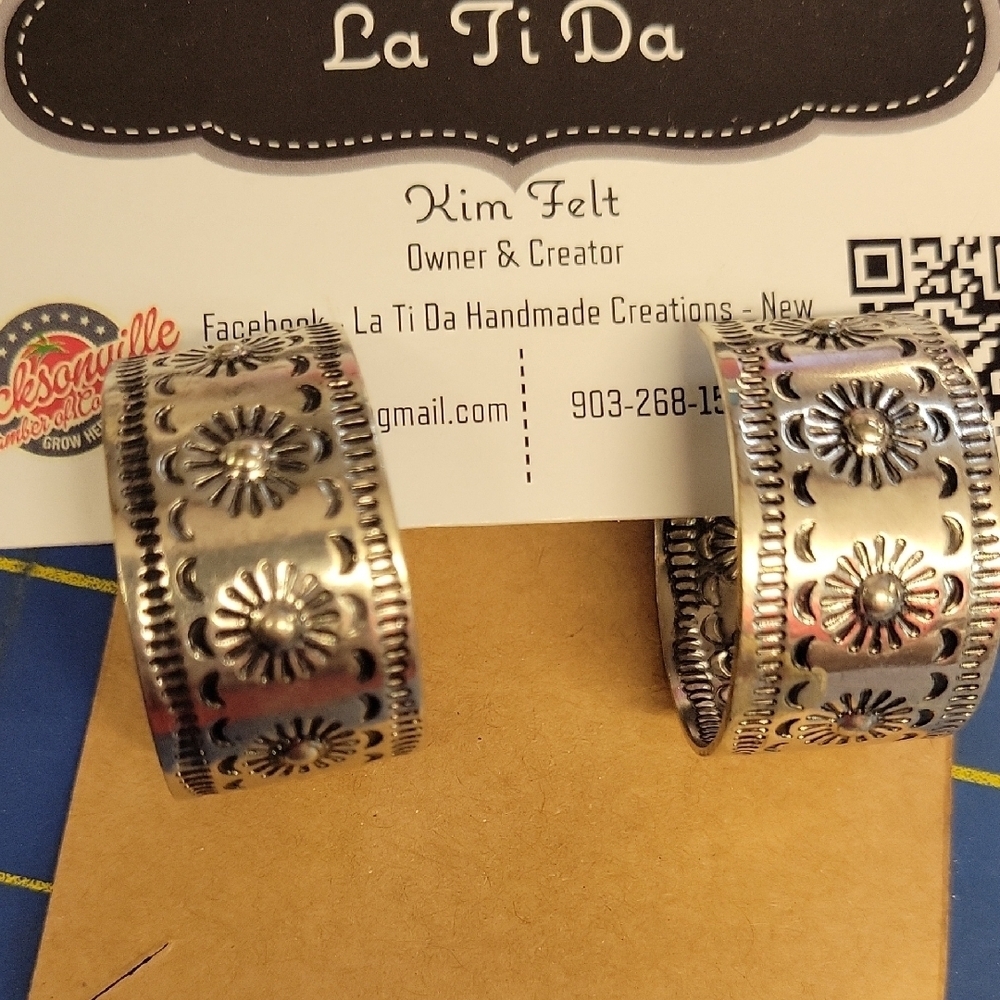 Westerm Aztec Silver Tone 1.5" Earrings